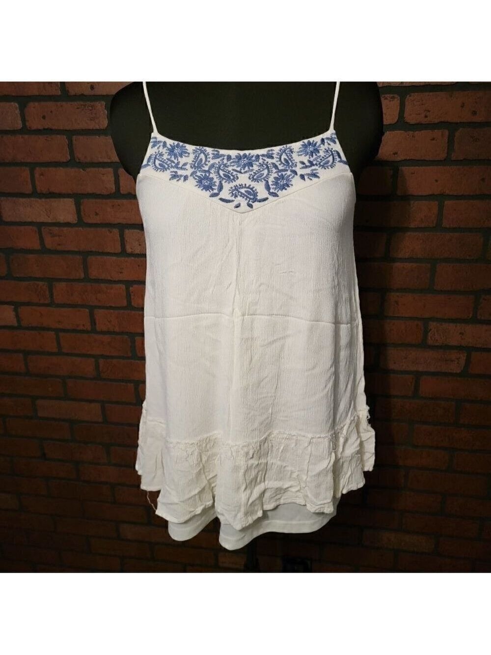 En Creme Sleeveless Ivory and Blue embroidery detail Swing Blouse- Size small.